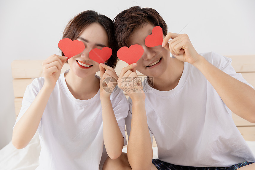 香港证监会：港股上半年日均成交额同比升82% 新股集资额升7倍居全球首位