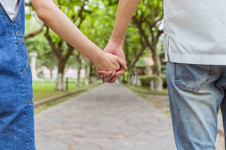 烈犬撕咬路人致其当场死亡，狗主人坐牢！