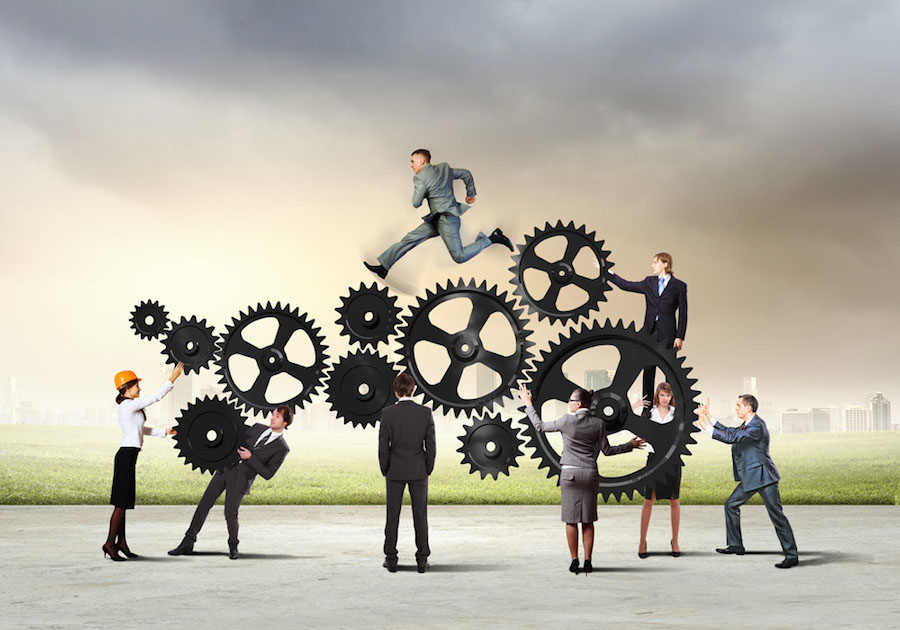 中金维持腾讯控股(00700)跑赢行业评级，上调目标价至700港元