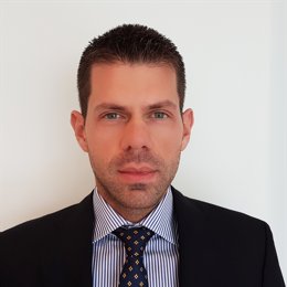 湛江火车站恢复多趟列车应对暑运客流高峰