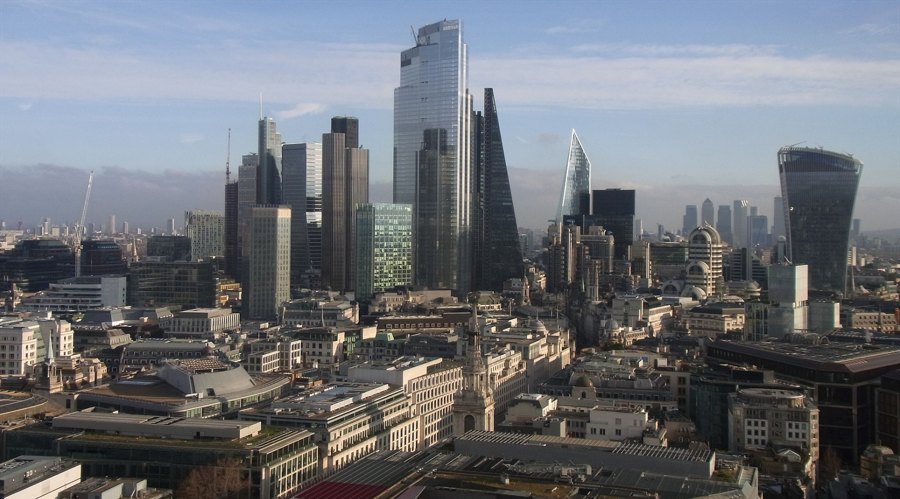 跑出经济发展加速度——访港南区委副书记、常务副区长张慧红