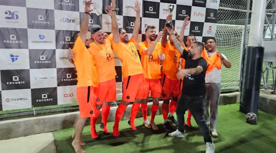 财报前瞻 | 数据龙头Palantir(PLTR.US)盈利动能强劲，本季营收预增38.6%超同行